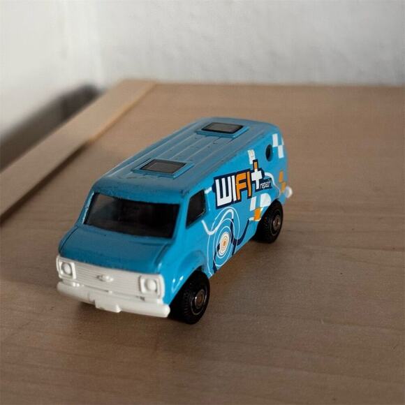 Matchbox Y2K 2006 Chevy Van WiFi Repair Diecast Model 1:74 Blue - Picture 2 of 8